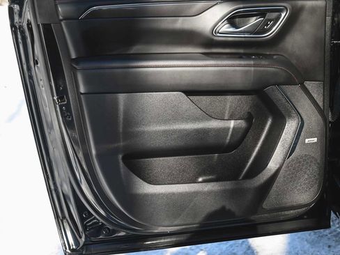 Used 2022 Chevrolet Suburban RST w/ Luxury Package image 12