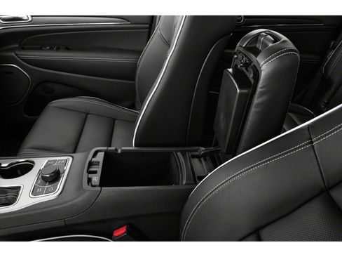 Used 2018 Jeep Grand Cherokee Overland AWD/4WD image 9