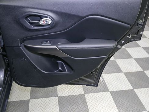 Used 2020 Jeep Cherokee Limited image 24