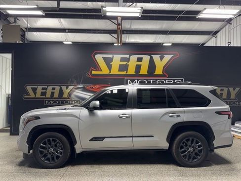 Used 2024 Toyota Sequoia Platinum AWD/4WD image 2