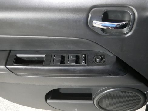 Used 2016 Jeep Compass Sport w/ Power Value Group image 19