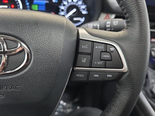 Certified 2026 Toyota Sienna XLE FWD image 14