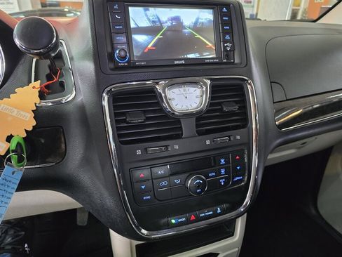 Used 2012 Chrysler Town & Country Touring w/ Entertainment Group #1 image 23
