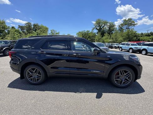 New 2026 Ford Explorer ST-Line w/ ST-Line Street Pack AWD/4WD image 6