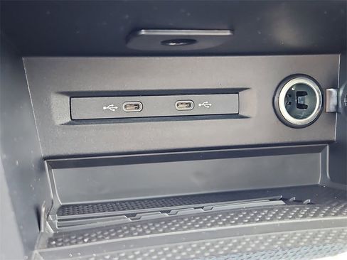 New 2025 Volkswagen Taos SE image 10