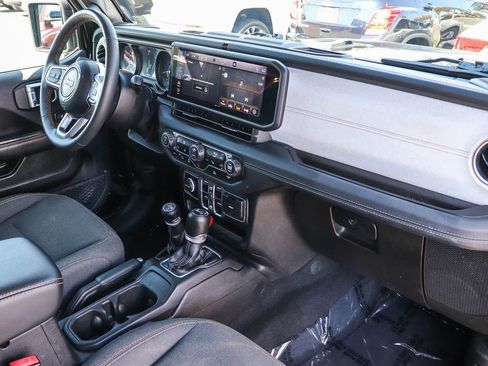 Used 2024 Jeep Wrangler Unlimited Sahara AWD/4WD image 16