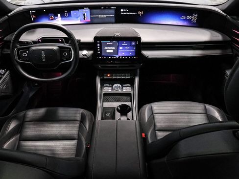 Used 2025 Lincoln Nautilus Reserve w/ Jet Appearance Package image 25