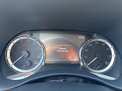 Used 2023 Toyota Highlander XLE AWD/4WD image 16