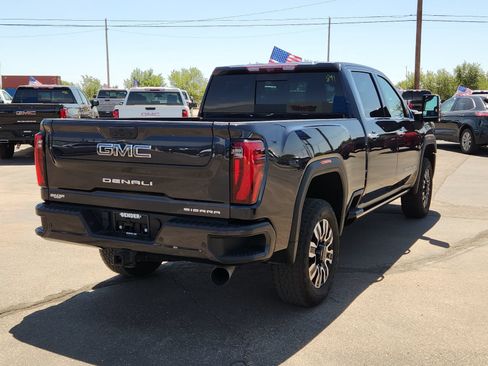 Used 2024 GMC Sierra 2500 Denali Ultimate w/ Max Trailering Package AWD/4WD image 4