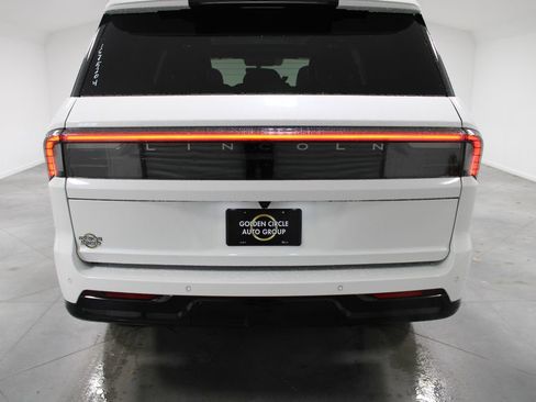 New 2026 Lincoln Navigator Reserve w/ Jet Appearance Package AWD/4WD image 7