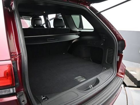 Used 2020 Jeep Grand Cherokee Altitude AWD/4WD image 17