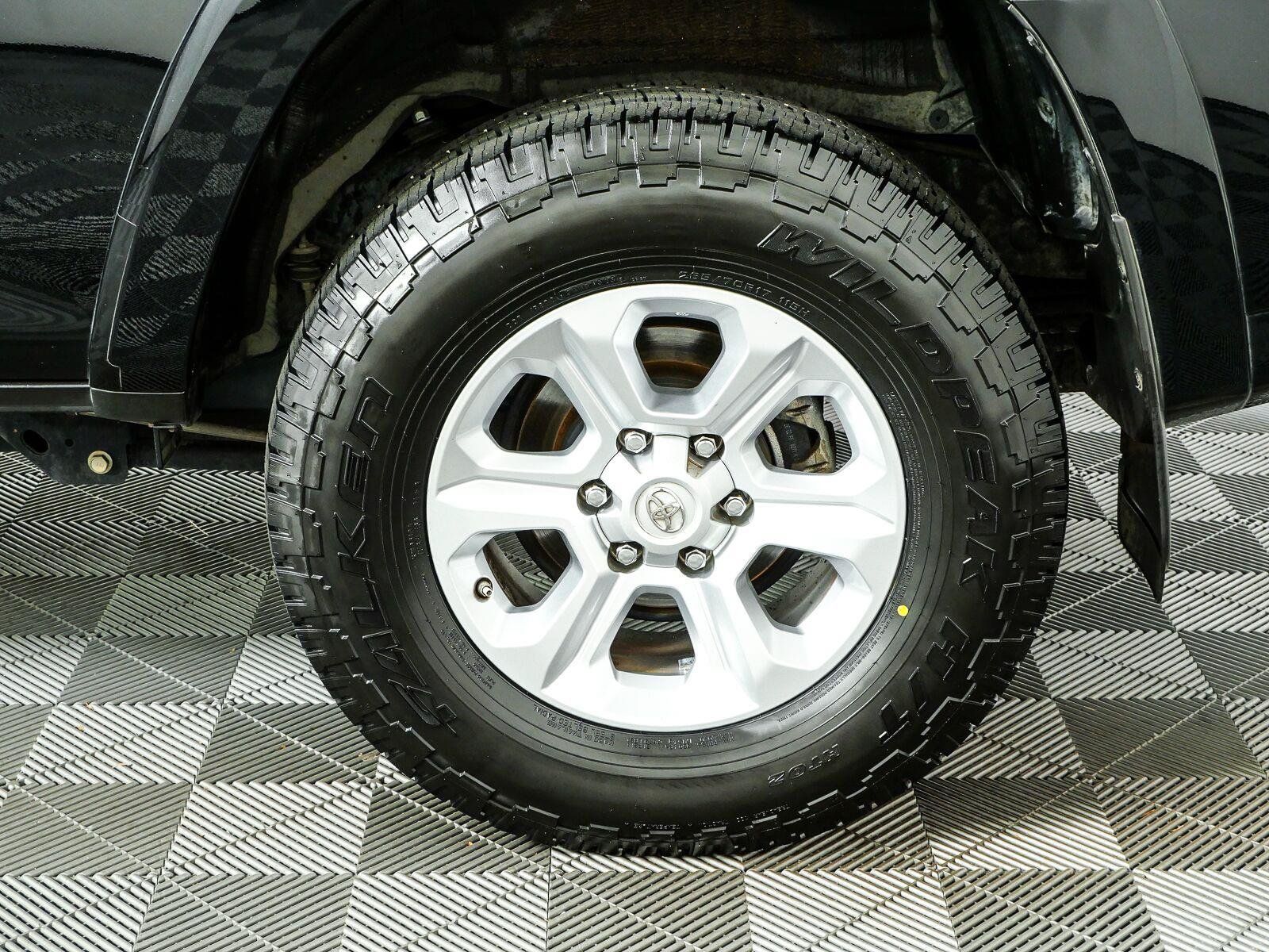 Used 2018 Toyota 4Runner SR5 Premium AWD/4WD image 37