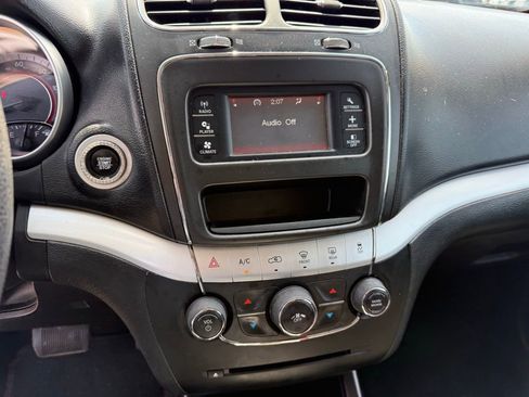 Used 2018 Dodge Journey SE image 18