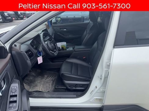 Used 2022 Nissan Rogue SV w/ SV Premium Package image 9