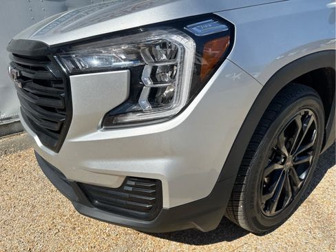 Used 2022 GMC Terrain SLE w/ Driver Convenience Package image 11