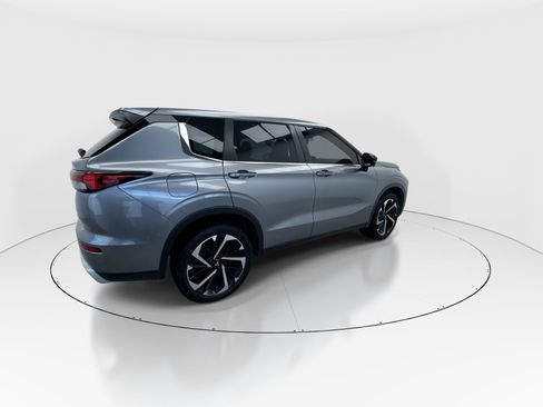 Used 2022 Mitsubishi Outlander SE image 8
