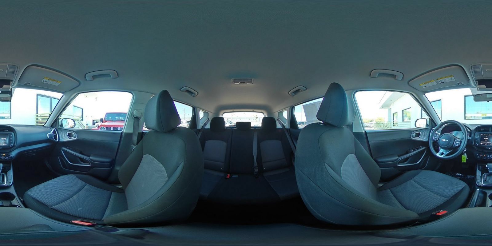 Used 2025 Kia Soul LX w/ LX Technology Package FWD image 39