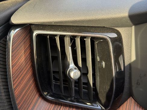 Certified 2025 Volvo XC60 T8 Plus w/ Protection Package Premier image 59