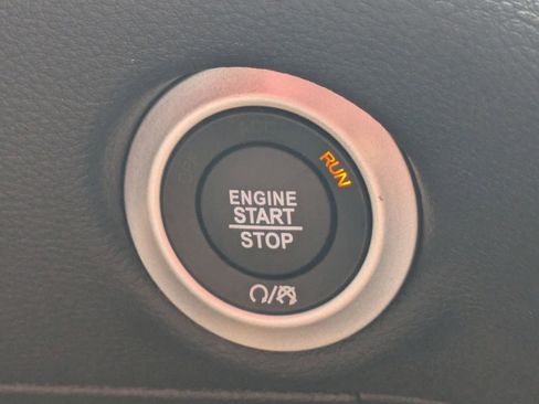 New 2026 Chrysler Pacifica Select FWD image 17