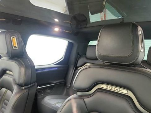 Used 2023 Rivian R1T Adventure image 33