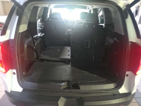 Used 2023 GMC Acadia SLE w/ Driver Convenience Package FWD image 15