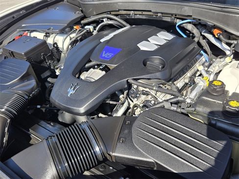 Used 2022 Maserati Levante Modena image 19