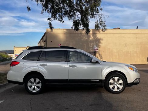 Used 2012 Subaru Outback 2.5i Premium w/ All-Weather Pkg image 5