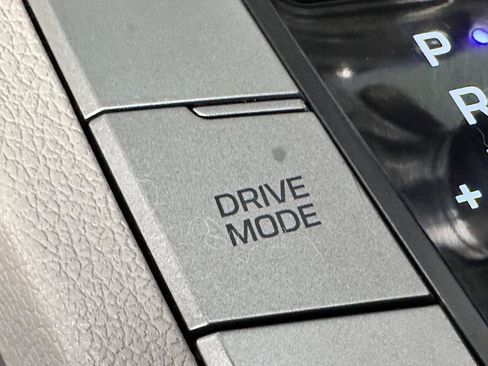 Used 2017 Hyundai Elantra SE FWD image 30