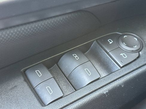Used 2024 Chevrolet Equinox EV RS FWD image 13