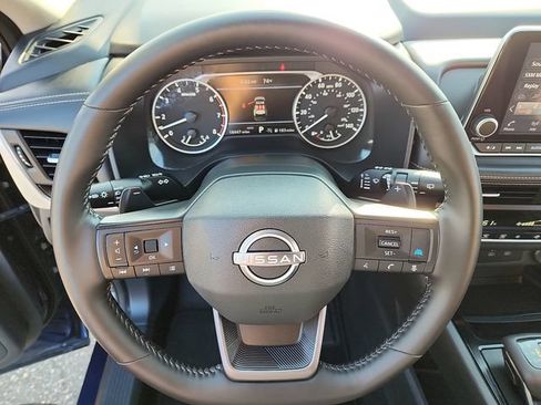 Used 2025 Nissan Rogue SV AWD/4WD image 22