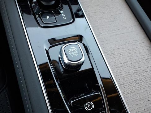 New 2026 Volvo XC90 T8 Plus w/ Protection Package Premier image 19