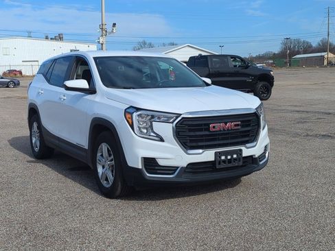 Used 2024 GMC Terrain SLE image 3