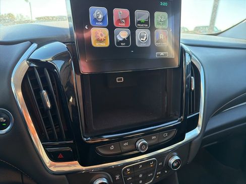 Used 2018 Chevrolet Traverse LT image 14