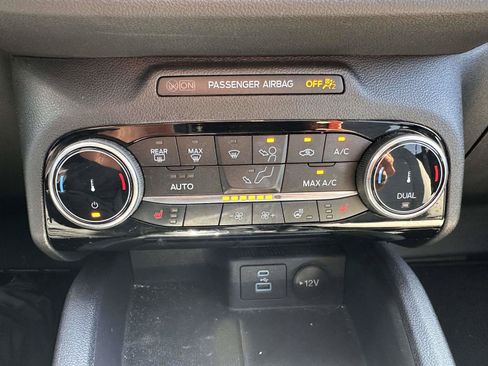 Used 2022 Ford Escape SE w/ SE Sport Appearance Package AWD/4WD image 25