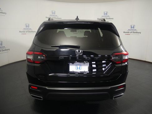 Used 2025 Honda Pilot Sport image 4