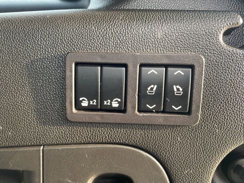 Used 2018 Chevrolet Suburban Premier image 20