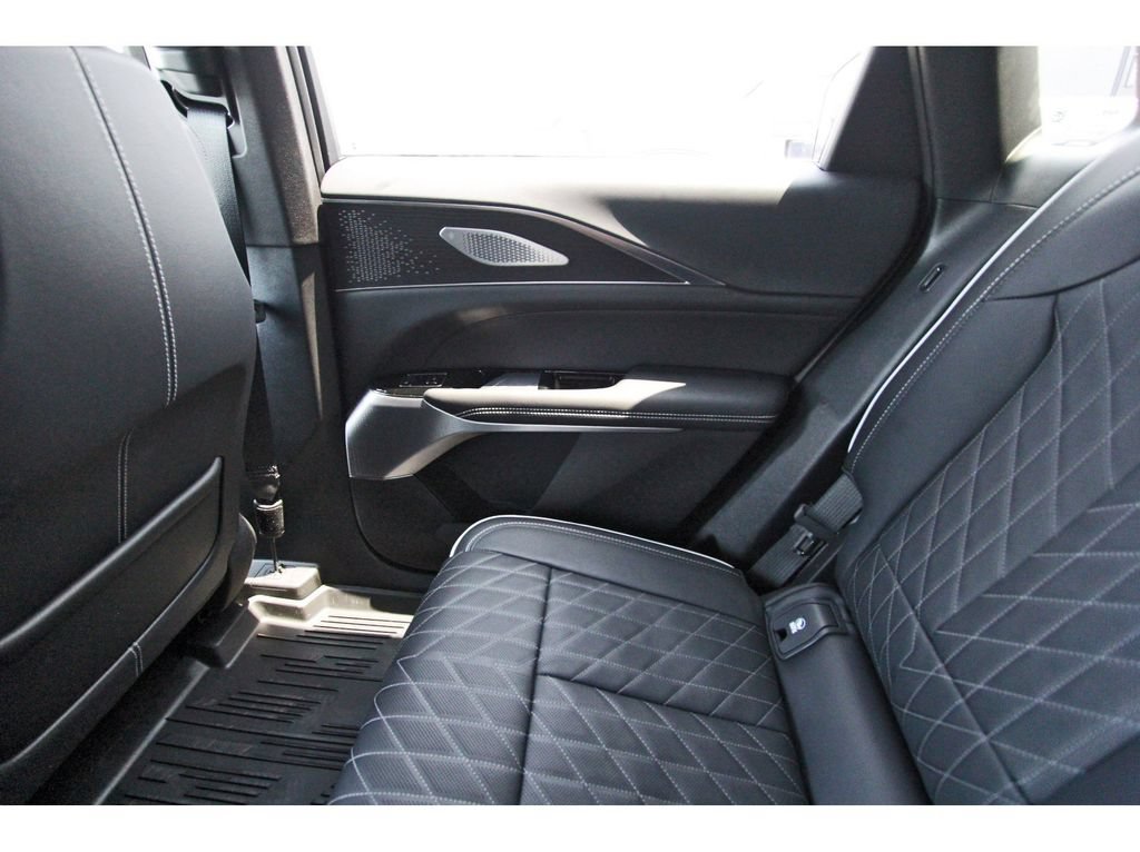 New 2027 Cadillac Lyriq Signature Luxury w/ Nappa Leather Package AWD/4WD image 12