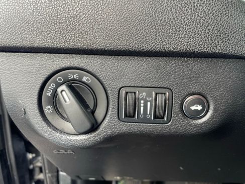 Used 2013 Dodge Charger SE RWD image 25