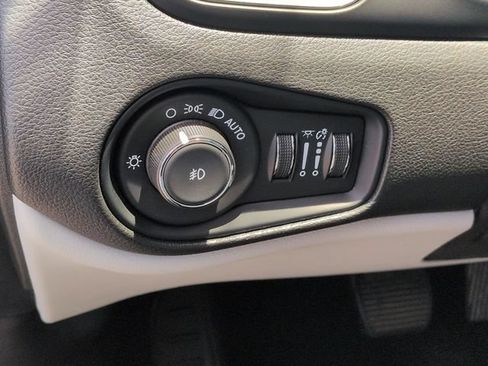 Used 2022 Jeep Renegade Limited AWD/4WD image 16