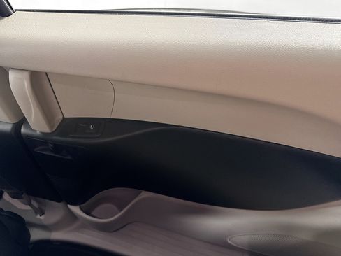 Used 2020 Chrysler Voyager LX FWD image 26
