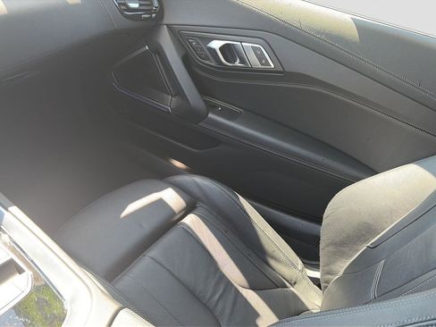 Used 2019 BMW Z4 sDrive30i w/ Convenience Package RWD image 16