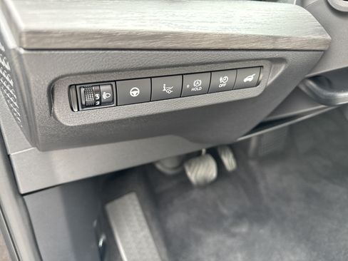 Certified 2023 Nissan Ariya AWD image 23