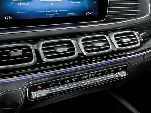 Used 2023 Mercedes-Benz Maybach GLS 600 4MATIC image 39