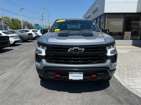 Used 2024 Chevrolet Silverado 1500 LT Trail Boss w/ Convenience Package II AWD/4WD image 2