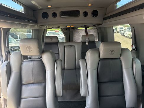 Used 2017 Ford Transit 150 XLT RWD image 12