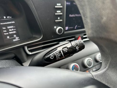 Used 2023 Hyundai Elantra SE w/ Preferred Accessory Package FWD image 25