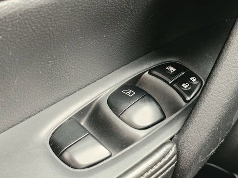 Used 2019 Nissan Rogue SV AWD/4WD image 30
