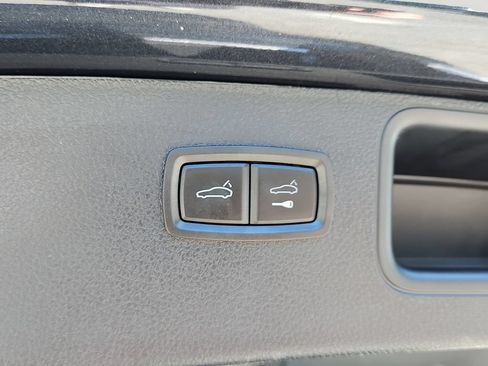 Used 2025 Porsche Macan Turbo AWD/4WD image 29