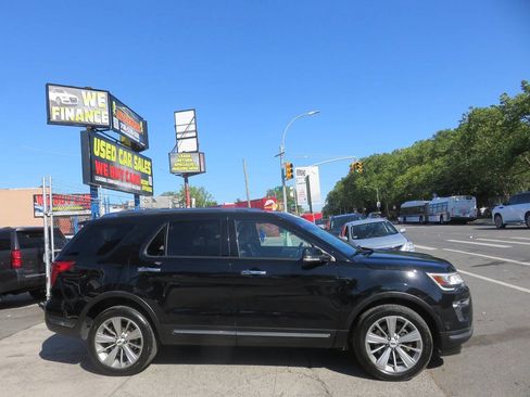 Used 2018 Ford Explorer Limited w/ Equipment Group 301A AWD/4WD image 9