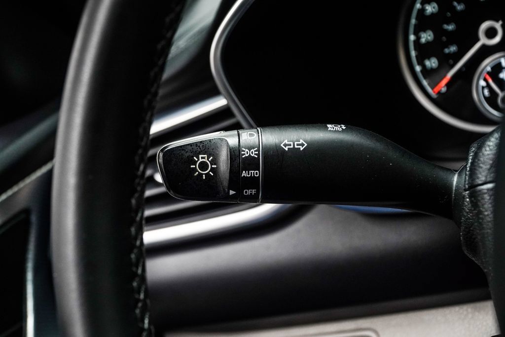 Used 2023 Genesis G70 3.3T RWD image 38
